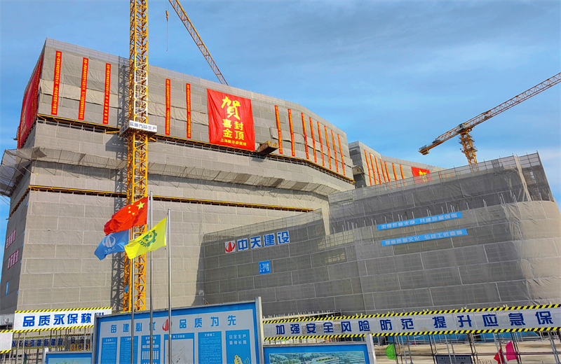 2024年10月30日，888腾博会三建上海新华泰医院项目主体封顶。